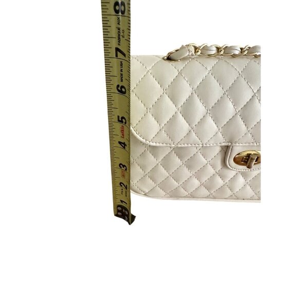 Quilted White Faux Leather Shoulder Bag With Gold Chain Strap & Turn Lock - Picture 4 of 12